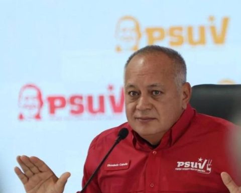 Diosdado Cabello to Delpino: You have abandoned your position and you will be seen as a traitor to the country