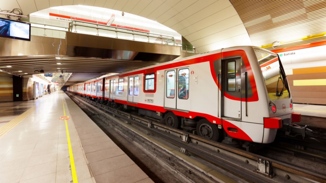 Do you want to work in the Santiago Metro? These are the job vacancies TODAY in Chile