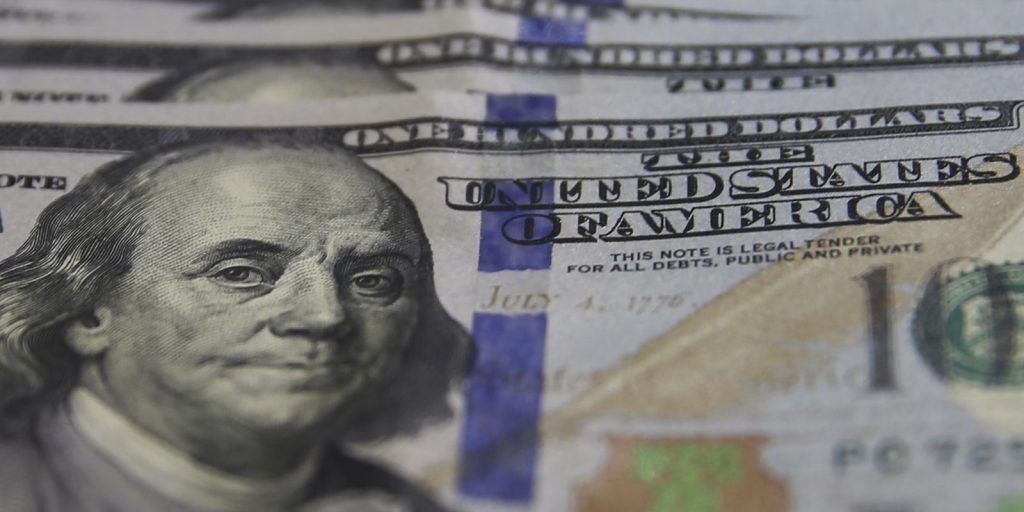 Dollar rises for the fourth consecutive year and surpasses R$5.60