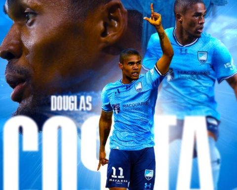 Douglas Costa, from playing alongside Ronaldo at Juventus to...