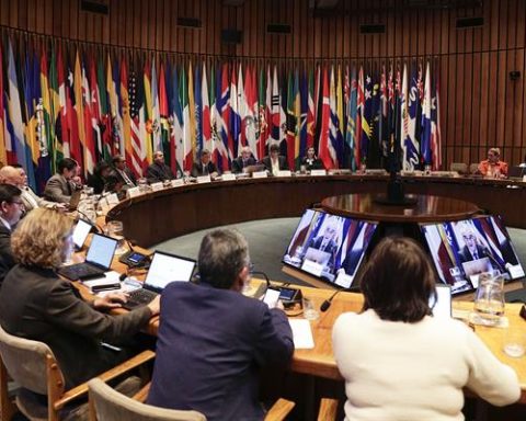 ECLAC revises Latin America's growth downwards and estimates 1.8% for this year