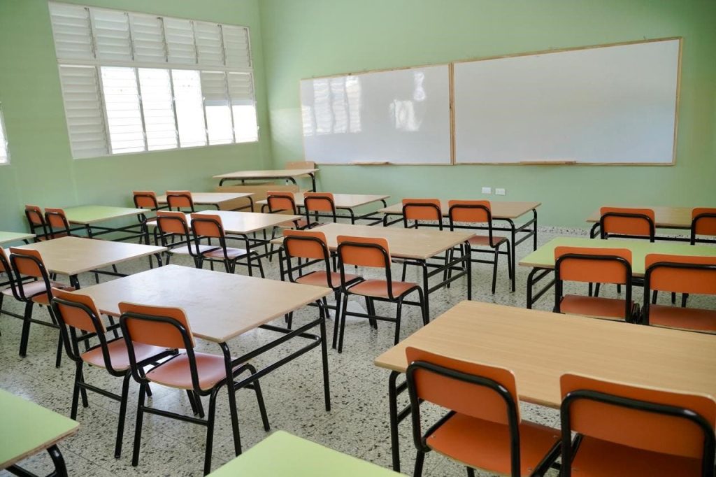 Educación distribuirá 115 mil unidades de mobiliario escolar antes de iniciar año lectivo