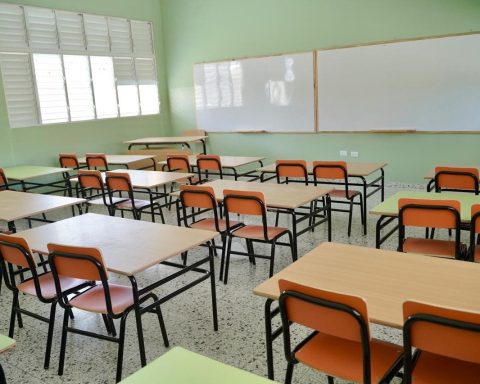 Educación distribuirá 115 mil unidades de mobiliario escolar antes de iniciar año lectivo