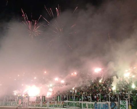 Fans turned the Santa Cruz derby into a real party (videos)