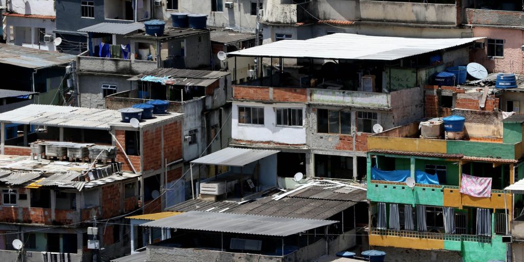 Favela leaders discuss proposals to present to the G20