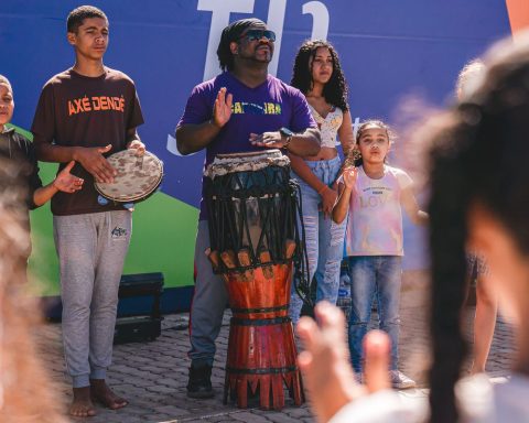 Fliparacatu awards students in writing and drawing contest