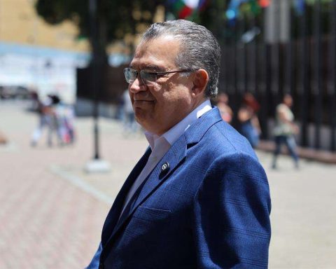 Former candidate Enrique Márquez challenges the president of the TSJ