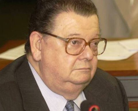 Former minister Delfim Netto dies at age 96