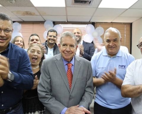 Four Latin American countries join in recognizing González Urrutia