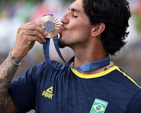 Gabriel Medina secures bronze for Brazil in men's surfing