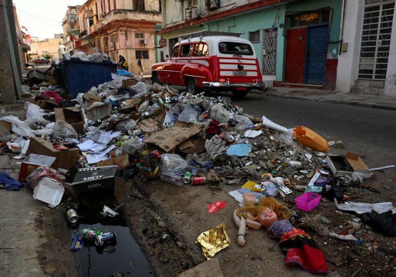 Garbage piles up in an overflowing Havana