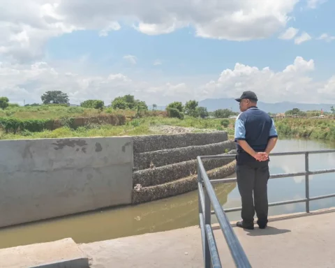 Garry Conille visita el controvertido canal de Ouanaminthe