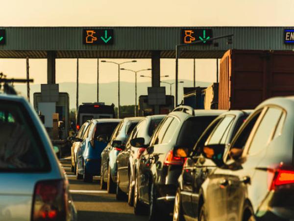 Government risks paying $1 billion for freezing toll rates