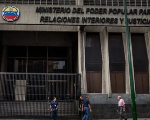 Government says it seized weapons of war that would be used to generate violence