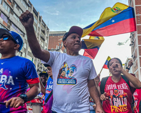 Government supporters and public workers lead march in support of Maduro