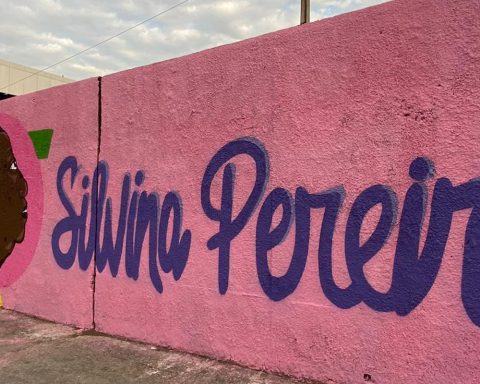 Graffiti celebrates Olympic athlete and women from Mangueira