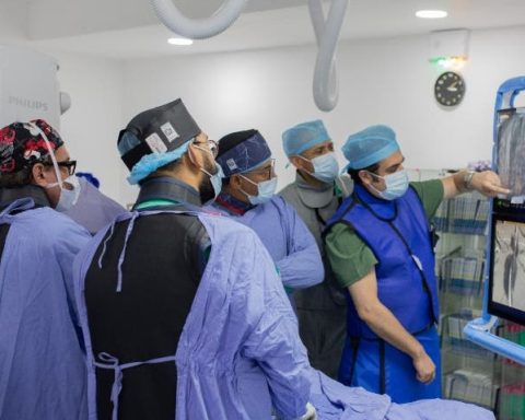 HOMS performs cardiovascular prosthesis implant