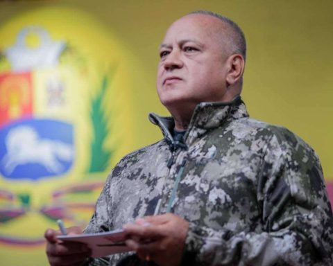 Hair: Maria Corina Machado offered Musk mineral deposits