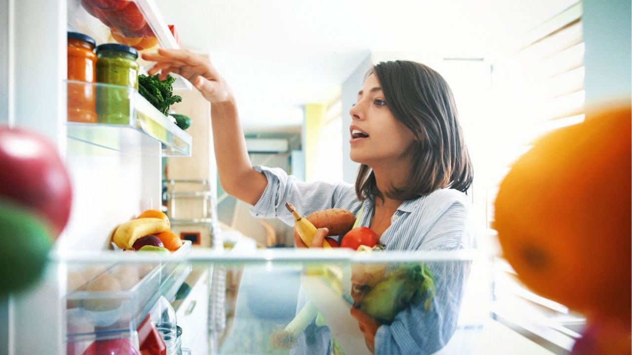 How long does food last in the refrigerator after a massive power outage?