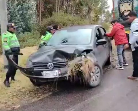 Huancavelica: Car crashes into hill in the district of Huando