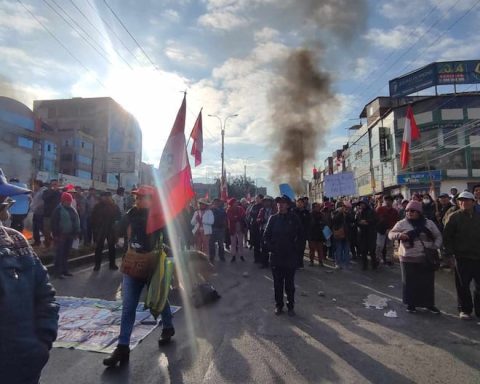 Huancayo: AH Justice, Peace and Life blocks roads due to halt of paving work (VIDEO)