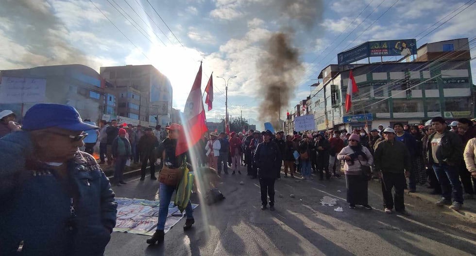 Huancayo: AH Justice, Peace and Life blocks roads due to halt of paving work (VIDEO)