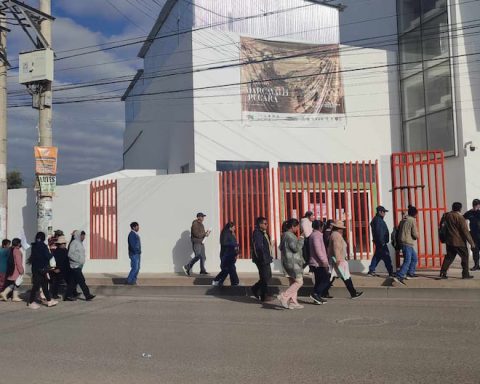 Huancayo: Parents of IE 30020 protest at Ugel and ask for prefabricated classrooms