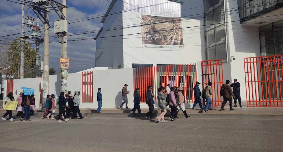 Huancayo: Parents of IE 30020 protest at Ugel and ask for prefabricated classrooms