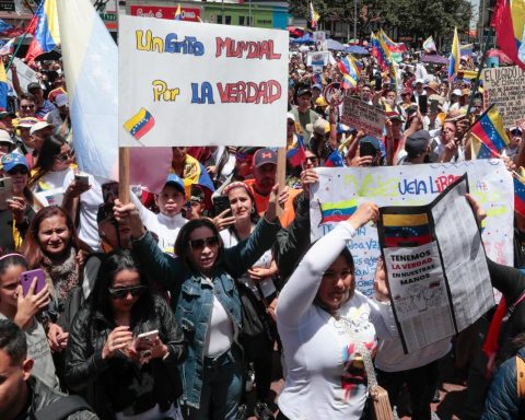 Hundreds of Venezuelans from Colombia called for the end of Chavismo