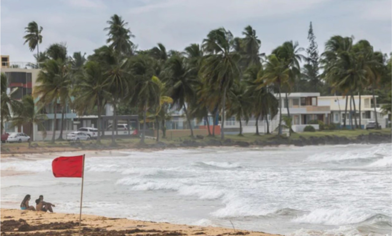 Hurricane Ernesto strengthens on its way to Bermuda