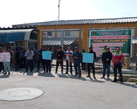 INPE workers radicalize strike in Huancayo: visits to Huamancaca prison suspended