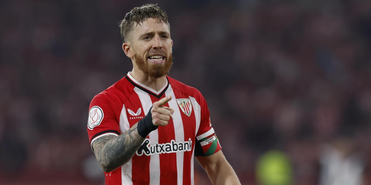 Iker Muniain, 'caught' at the airport, does not give away any details