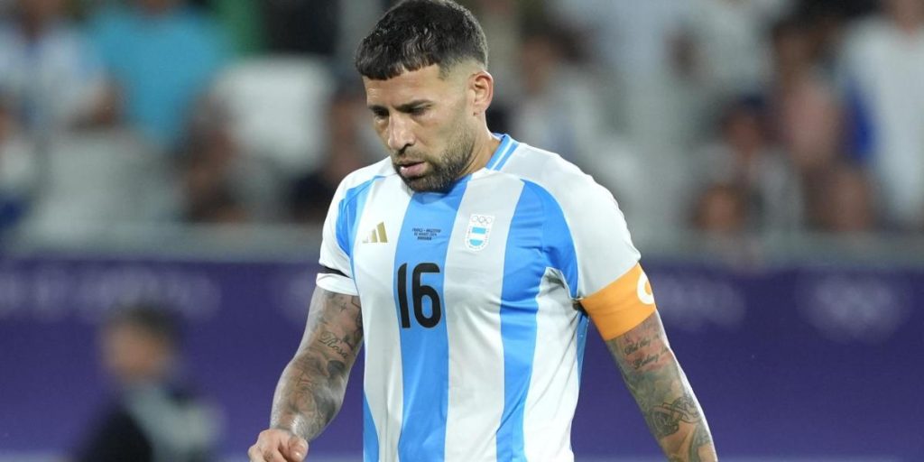 In Argentina, the same thing with France is going on: Otamendi and Rulli are not holding anything back