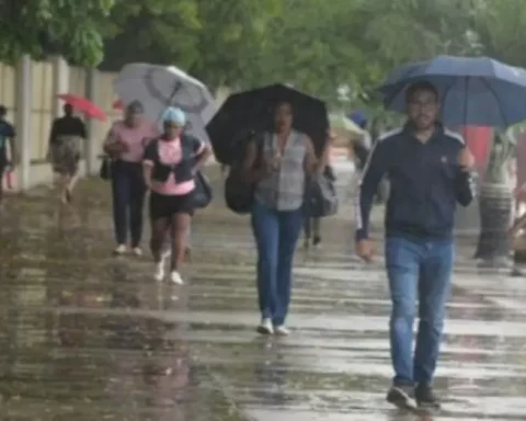 Indomet: Posibles aguaceros mañana viernes por humedad que generó una onda tropical