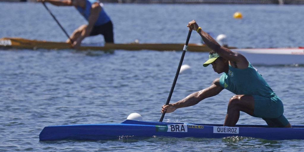 Isaquias Queiroz advances directly to the individual canoe semi-finals