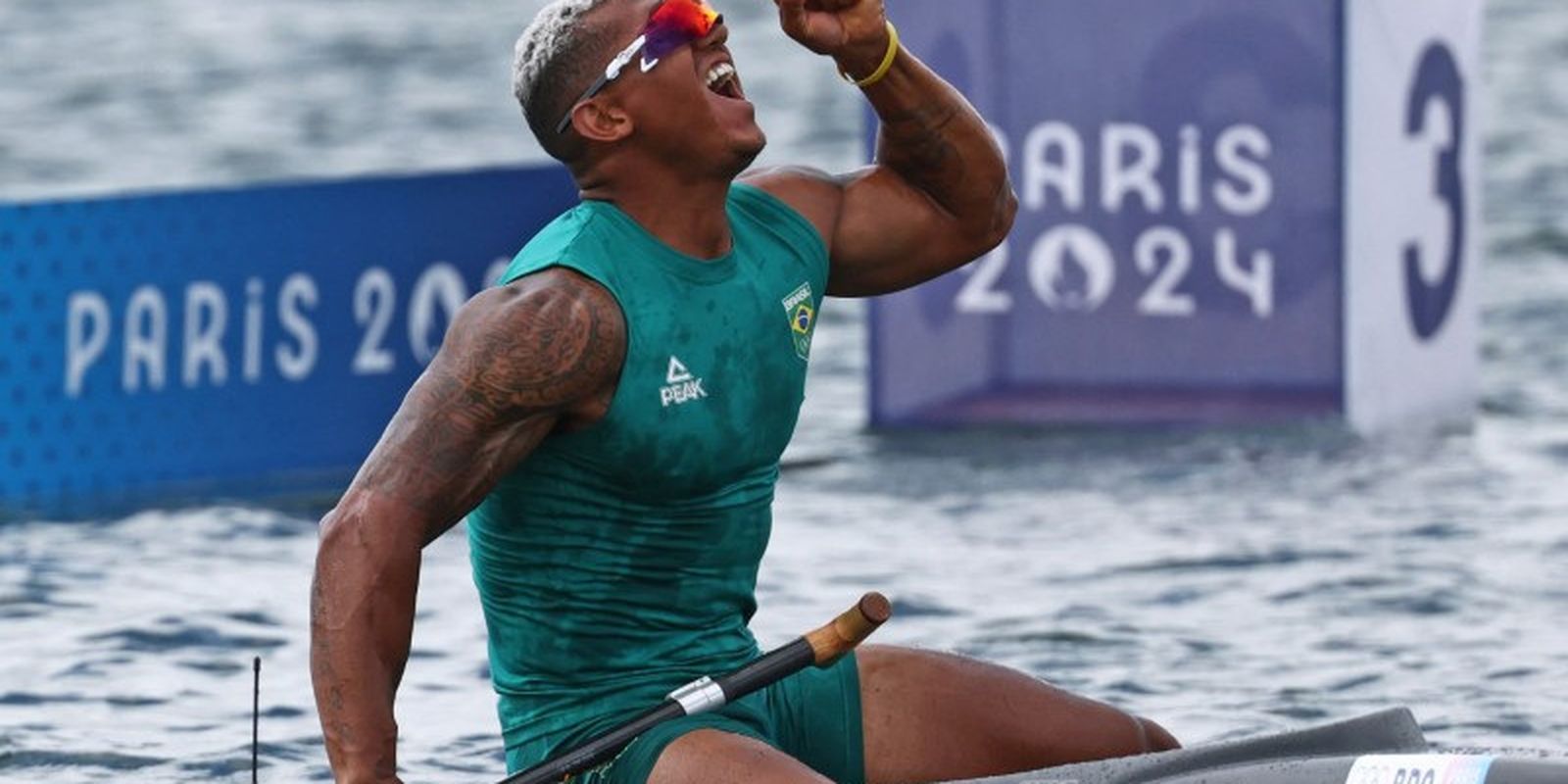 Isaquias Queiroz wins silver in canoeing