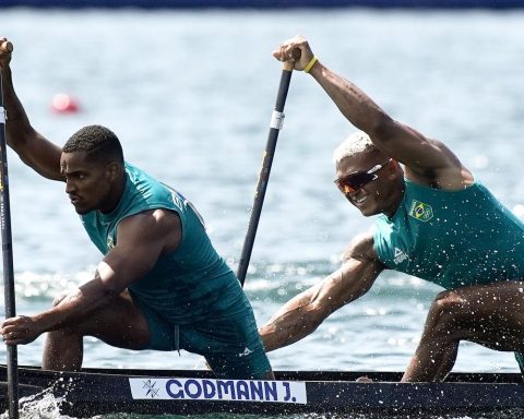 Isaquias and Jacky secure their place in the canoe sprint semi-finals in Paris