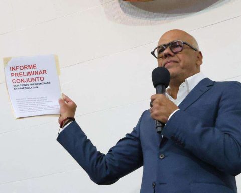 Jorge Rodriguez called the Carter Center a fee-paying USAID