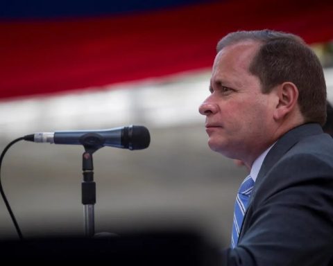 Juan Pablo Guanipa asks the ruling party to "get rid" of Maduro