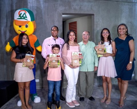 Cooperativa La Altagracia entrega 2,000 bonos a la excelencia académica