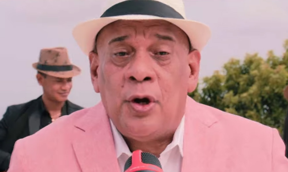 Luichy Vargas sings to Armando Manzanero