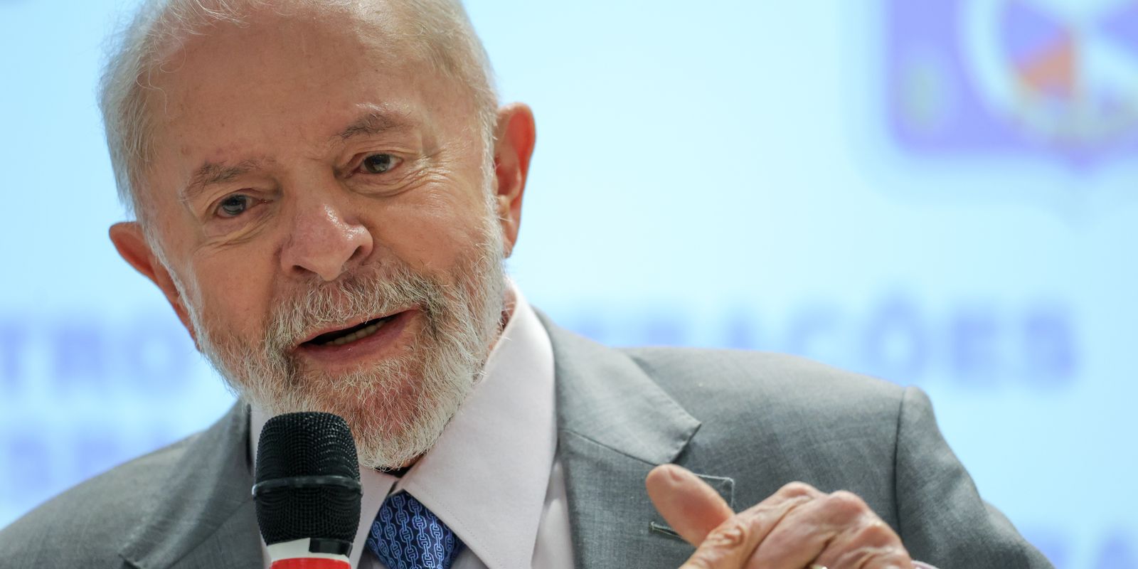 Lula criticizes privatization of public companies during visit to Telebras