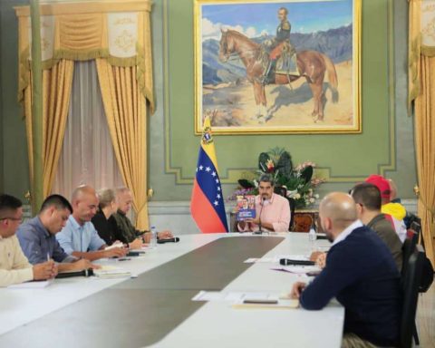 Maduro: Nothing and no one will stop our model of democracy