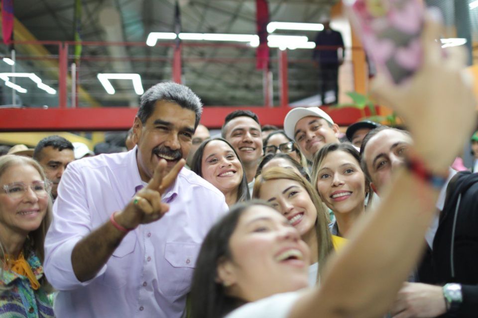 Maduro calls for "raising the stakes on social media" which he accuses of promoting "fascism"