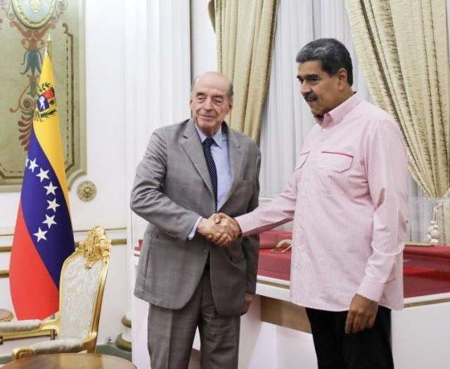 Maduro received former Colombian Foreign Minister Alvaro Leyva in Miraflores