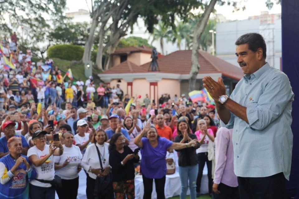 Nicolás Maduro Miraflores adultos mayores