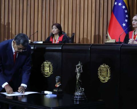 Maduro to Edmundo González: What is his intention by disrespecting the TSJ and the CNE?