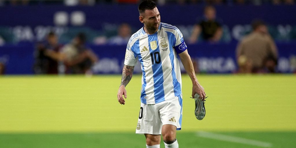 Messi is out of Argentina's squad for the qualifiers