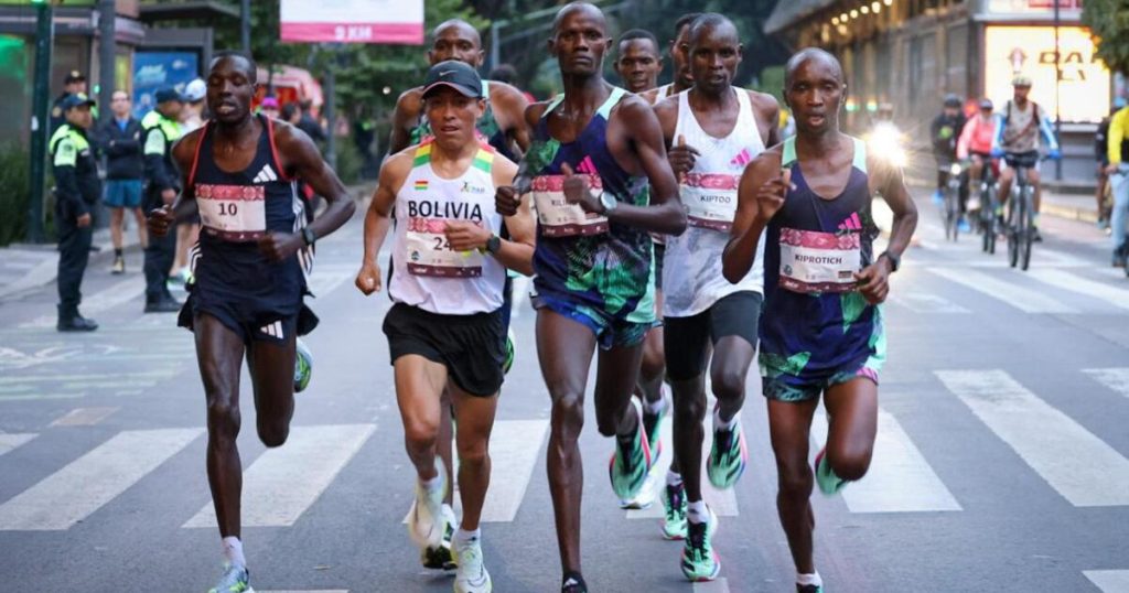 Mexico City wakes up early this Sunday to run 42 kilometers and 195 meters of the Marathon