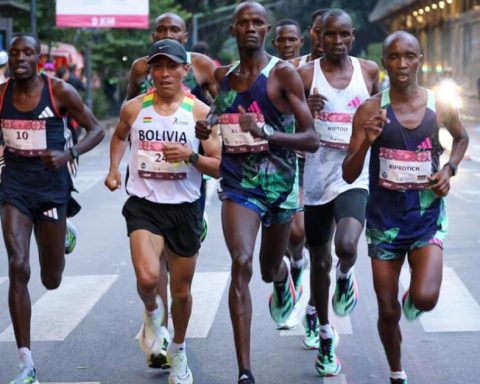 Mexico City wakes up early this Sunday to run 42 kilometers and 195 meters of the Marathon